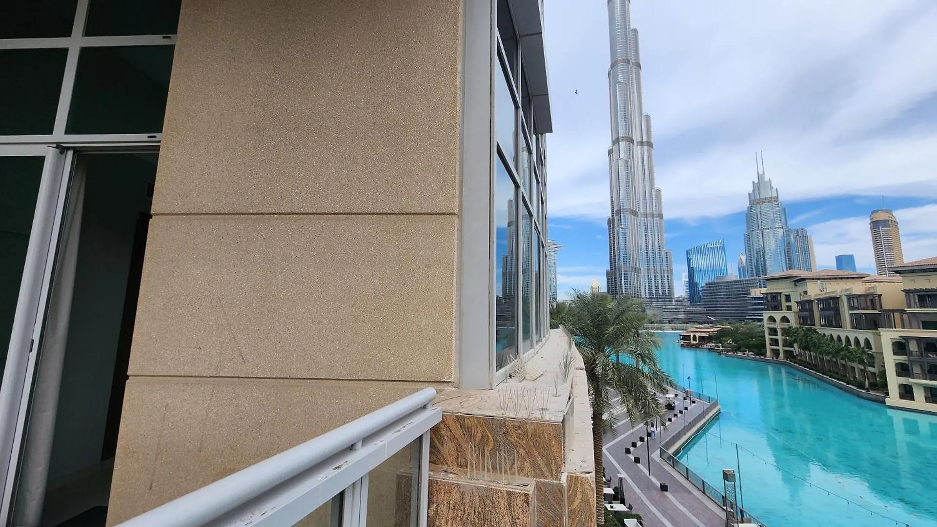 Downtown Oasis, Burj Khalifa Views, Luxury Amenities Apartment Dubai