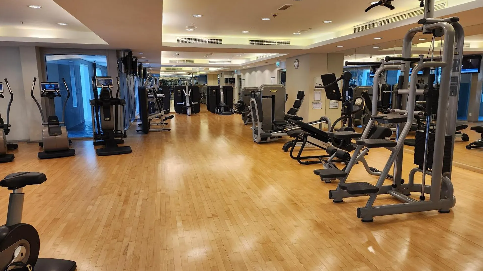 Downtown Oasis, Burj Khalifa Views, Luxury Amenities Apartment Dubai