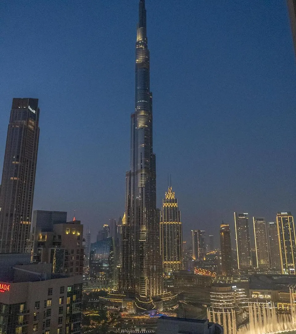 Downtown Oasis, Burj Khalifa Views, Luxury Amenities Apartment Dubai