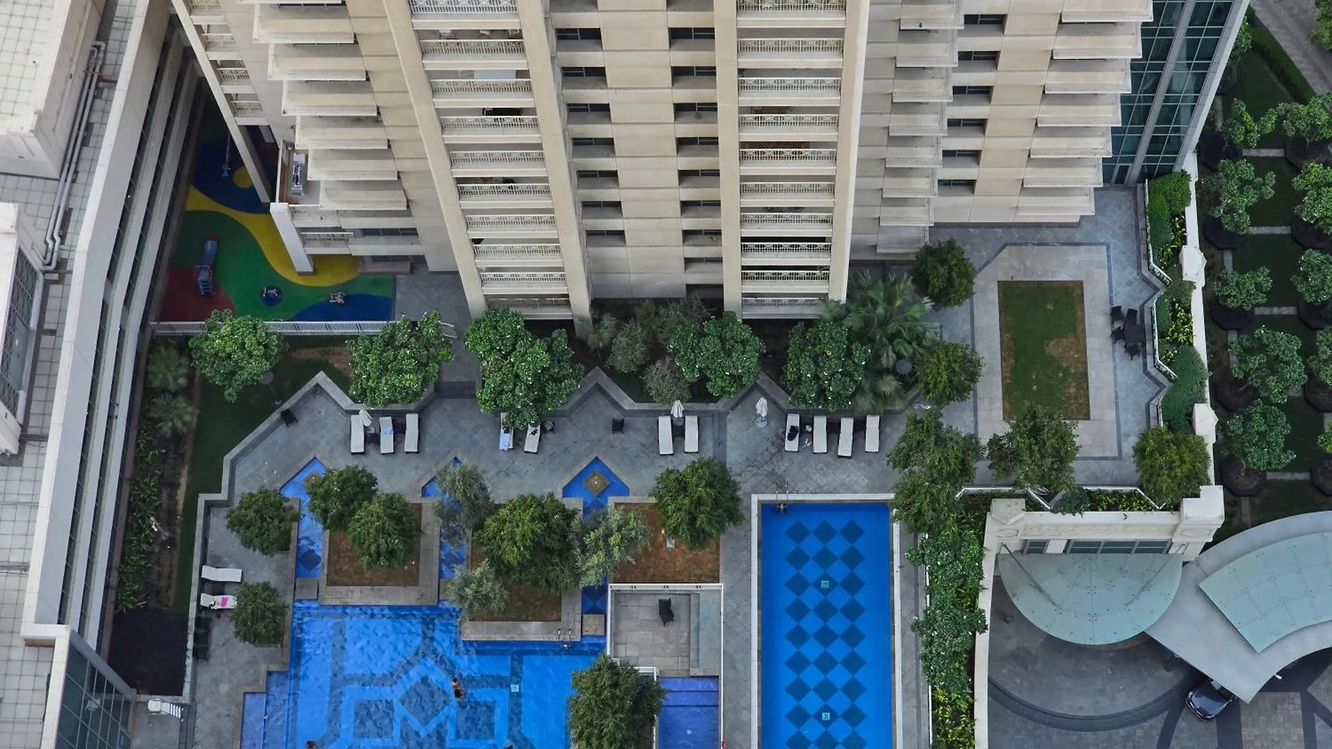 Downtown Oasis, Burj Khalifa Views, Luxury Amenities Apartment Dubai